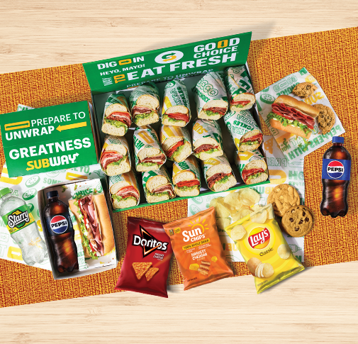 Bandeja de sándwiches, galletas